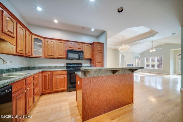 711 Savoy Rd, Louisville, KY 40223