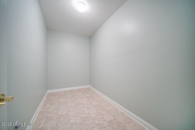 711 Savoy Rd, Louisville, KY 40223