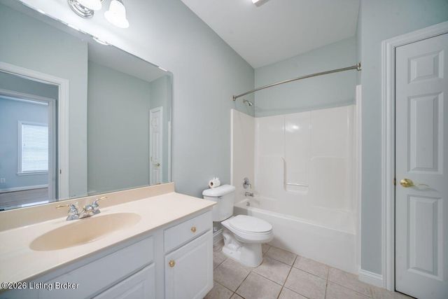 711 Savoy Rd, Louisville, KY 40223