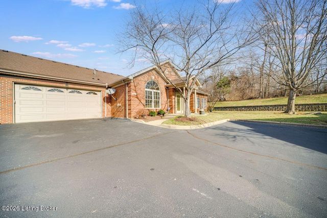 711 Savoy Rd, Louisville, KY 40223