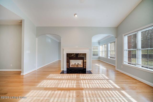 711 Savoy Rd, Louisville, KY 40223