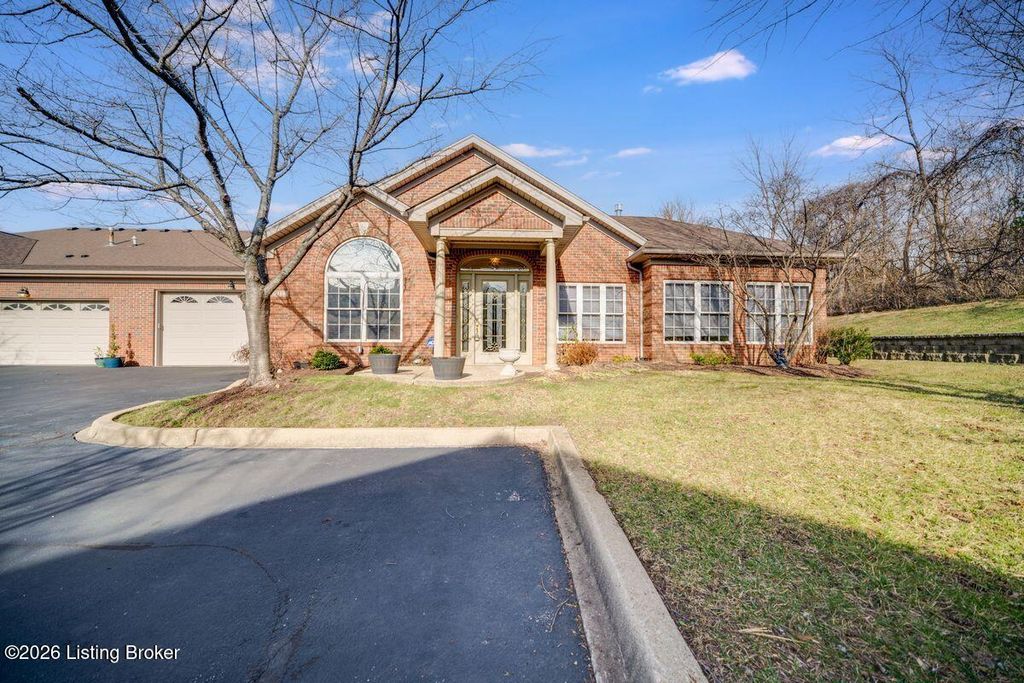 711 Savoy Rd, Louisville, KY 40223