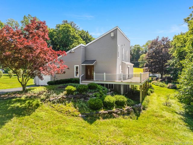 13 Riverview Circle, Poughkeepsie, NY 12601