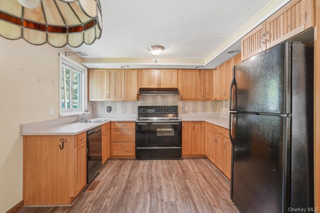 13 Riverview Circle, Poughkeepsie, NY 12601