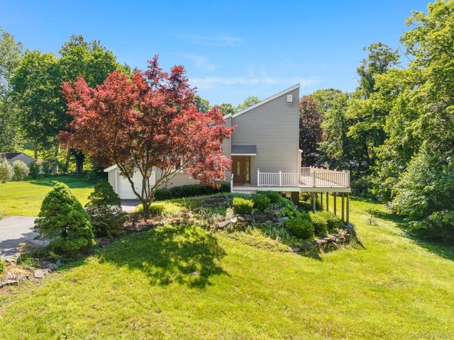 13 Riverview Circle, Poughkeepsie, NY 12601