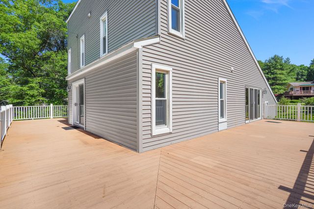 13 Riverview Circle, Poughkeepsie, NY 12601