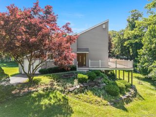 13 Riverview Circle, Poughkeepsie, NY 12601