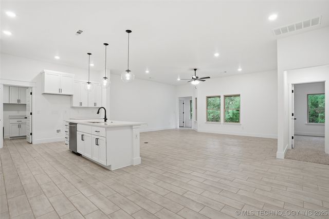 12910 S 20th Place E, Jenks, OK 74037