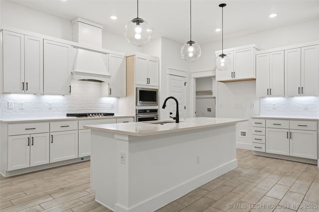 12910 S 20th Place E, Jenks, OK 74037