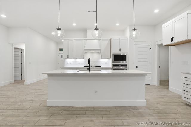 12910 S 20th Place E, Jenks, OK 74037