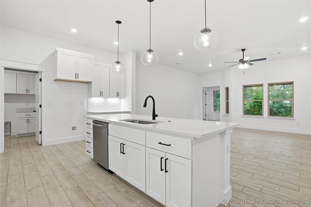 12910 S 20th Place E, Jenks, OK 74037