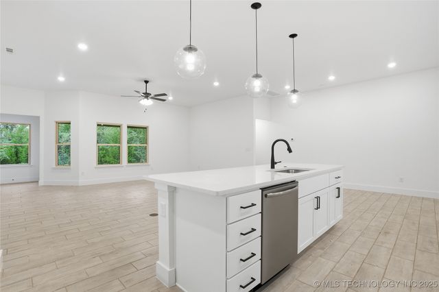 12910 S 20th Place E, Jenks, OK 74037