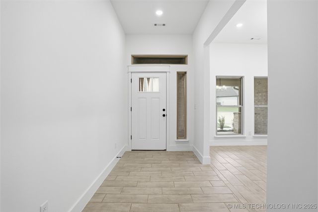 12910 S 20th Place E, Jenks, OK 74037