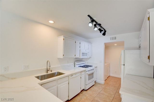 10138 Rocky Tree Street, Las Vegas, NV 89183