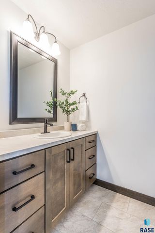 512 Shirley St Street, Harrisburg, SD 57032