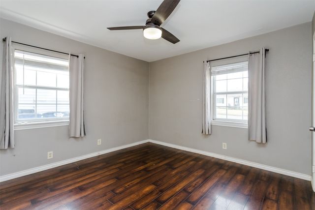 3212 S Llewellyn Avenue, Dallas, TX 75224