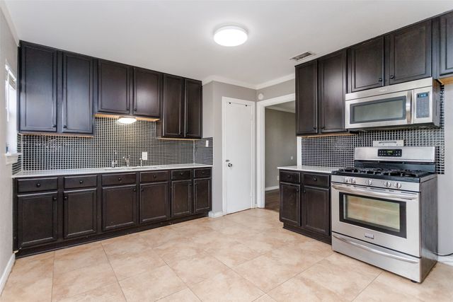 3212 S Llewellyn Avenue, Dallas, TX 75224