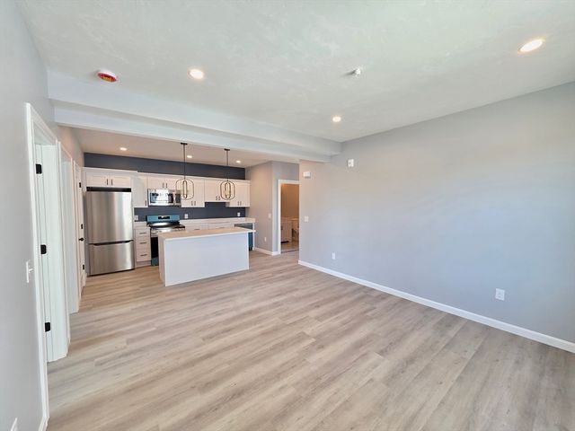 1965-1967 Smith St 2R, North Providence, RI 02911