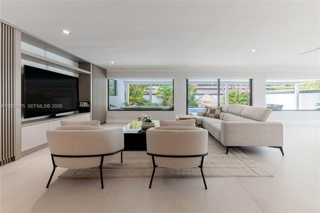 7300 SW 77th Ave, Miami, FL 33143