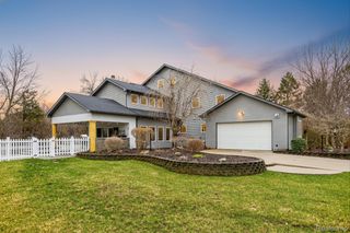 552 N McKinley Road, Flushing, MI 48433