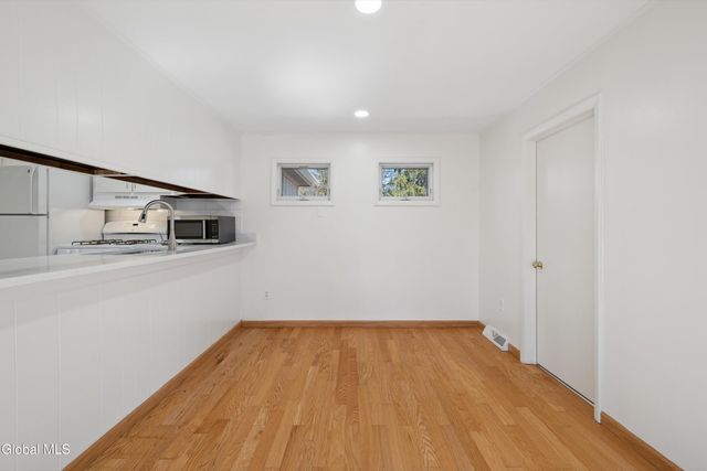 21 Foxhall Drive, Saratoga Springs, NY 12866