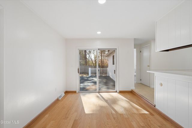 21 Foxhall Drive, Saratoga Springs, NY 12866