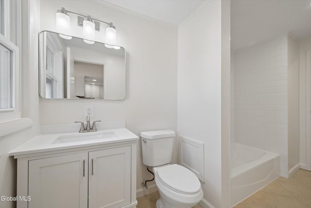 21 Foxhall Drive, Saratoga Springs, NY 12866