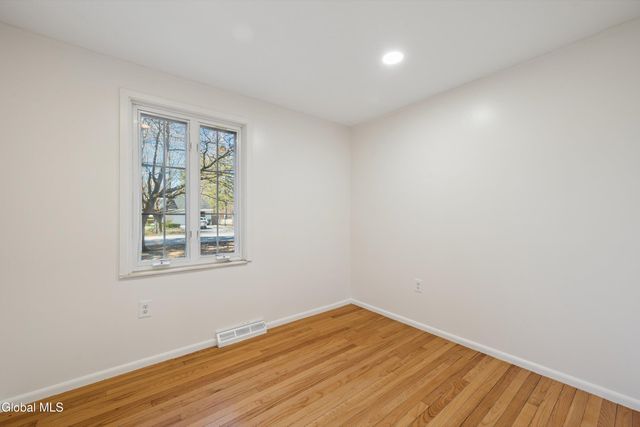 21 Foxhall Drive, Saratoga Springs, NY 12866