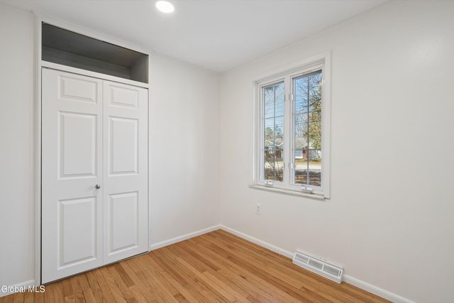 21 Foxhall Drive, Saratoga Springs, NY 12866