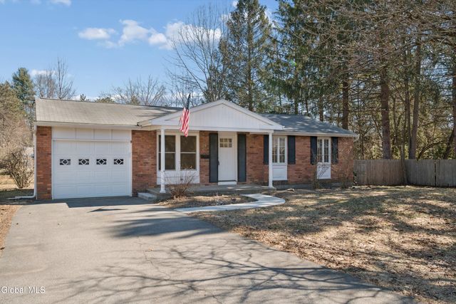 21 Foxhall Drive, Saratoga Springs, NY 12866