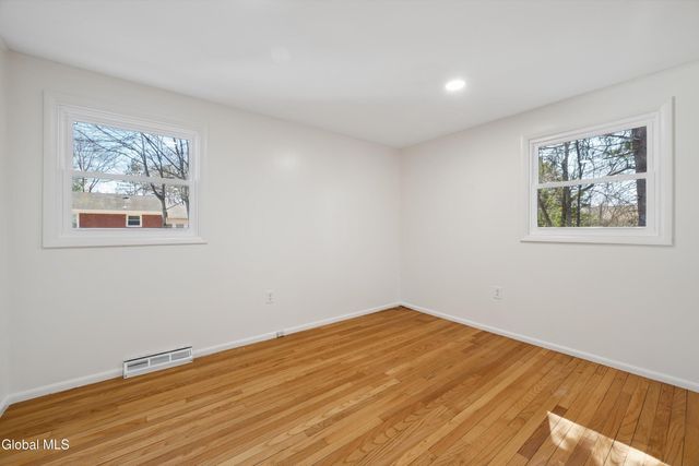 21 Foxhall Drive, Saratoga Springs, NY 12866