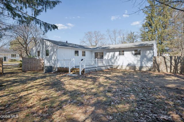 21 Foxhall Drive, Saratoga Springs, NY 12866