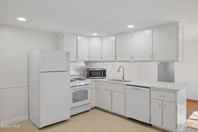 21 Foxhall Drive, Saratoga Springs, NY 12866