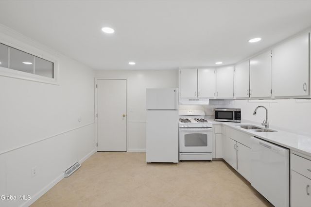 21 Foxhall Drive, Saratoga Springs, NY 12866