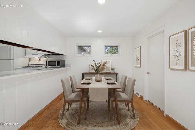 21 Foxhall Drive, Saratoga Springs, NY 12866