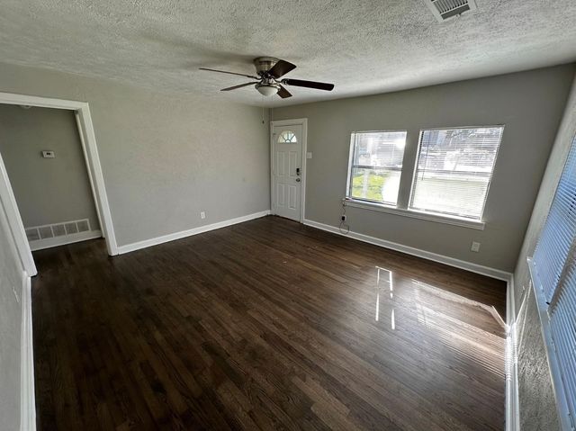 1210 Lindsey Street, Denton, TX 76205