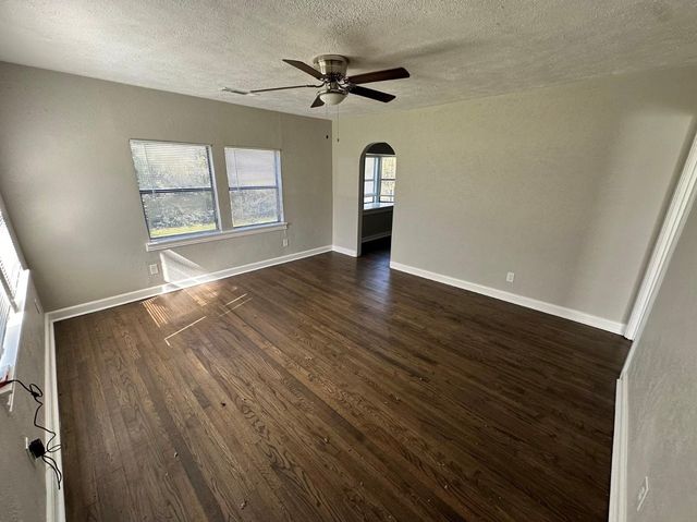 1210 Lindsey Street, Denton, TX 76205