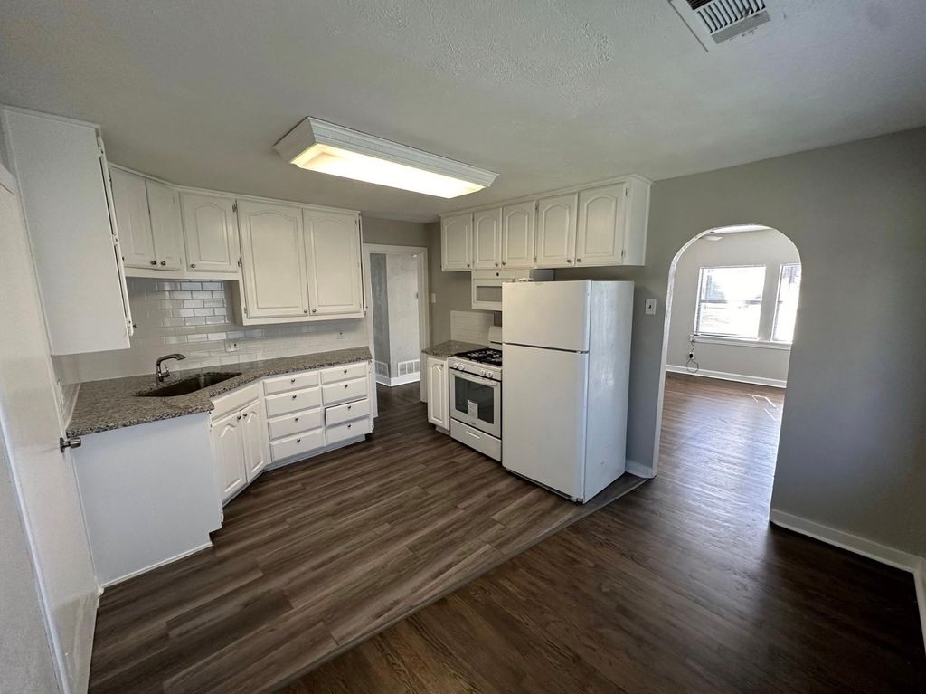 1210 Lindsey Street, Denton, TX 76205