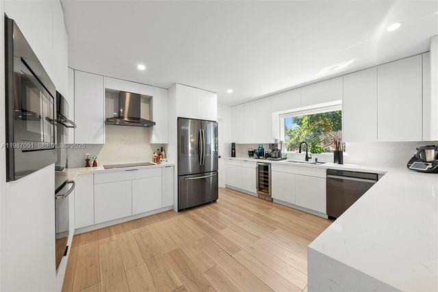 424 Alamanda Drive, Hallandale Beach, FL 33009