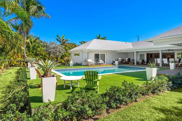 424 Alamanda Drive, Hallandale Beach, FL 33009