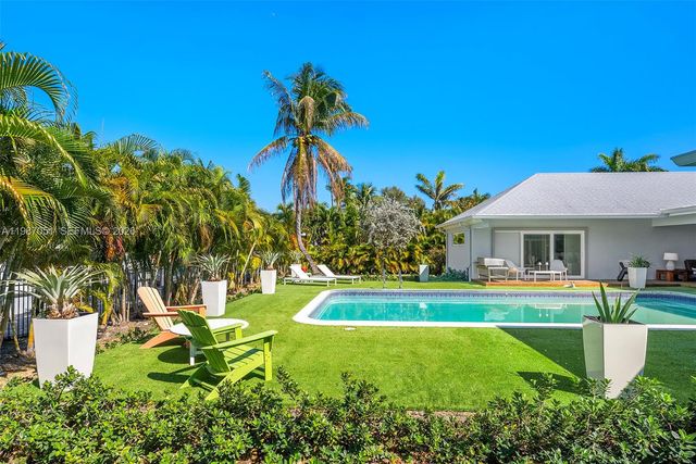 424 Alamanda Drive, Hallandale Beach, FL 33009