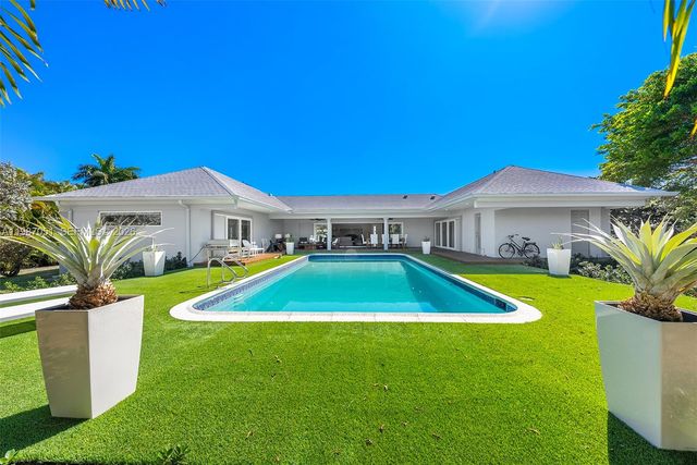 424 Alamanda Drive, Hallandale Beach, FL 33009
