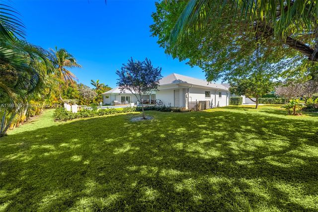 424 Alamanda Drive, Hallandale Beach, FL 33009