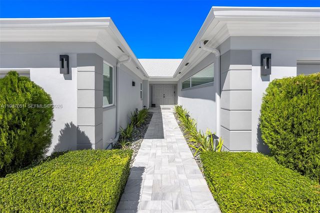 424 Alamanda Drive, Hallandale Beach, FL 33009