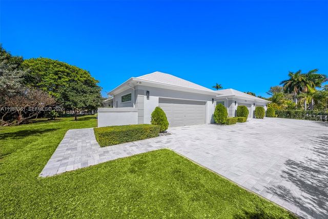 424 Alamanda Drive, Hallandale Beach, FL 33009