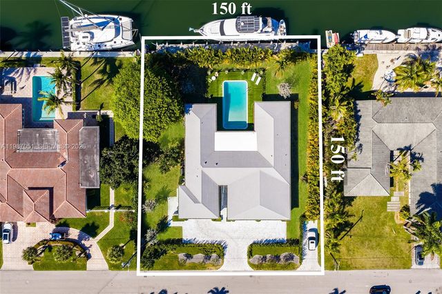 424 Alamanda Drive, Hallandale Beach, FL 33009