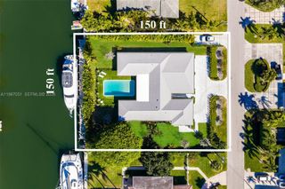 424 Alamanda Drive, Hallandale Beach, FL 33009