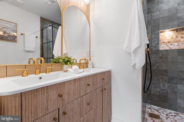 1304 S HICKS ST, Philadelphia, PA 19146