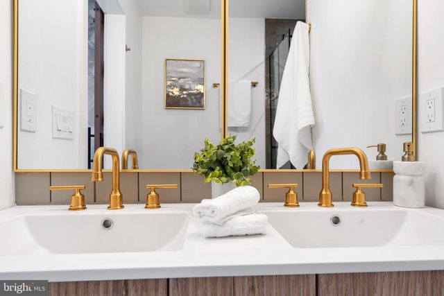 1304 S HICKS ST, Philadelphia, PA 19146