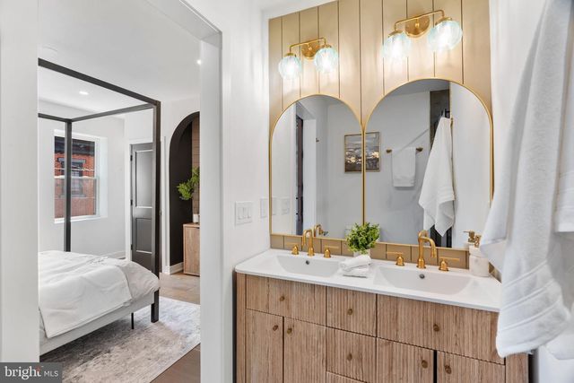 1304 S HICKS ST, Philadelphia, PA 19146